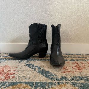 Leather snake skin boots